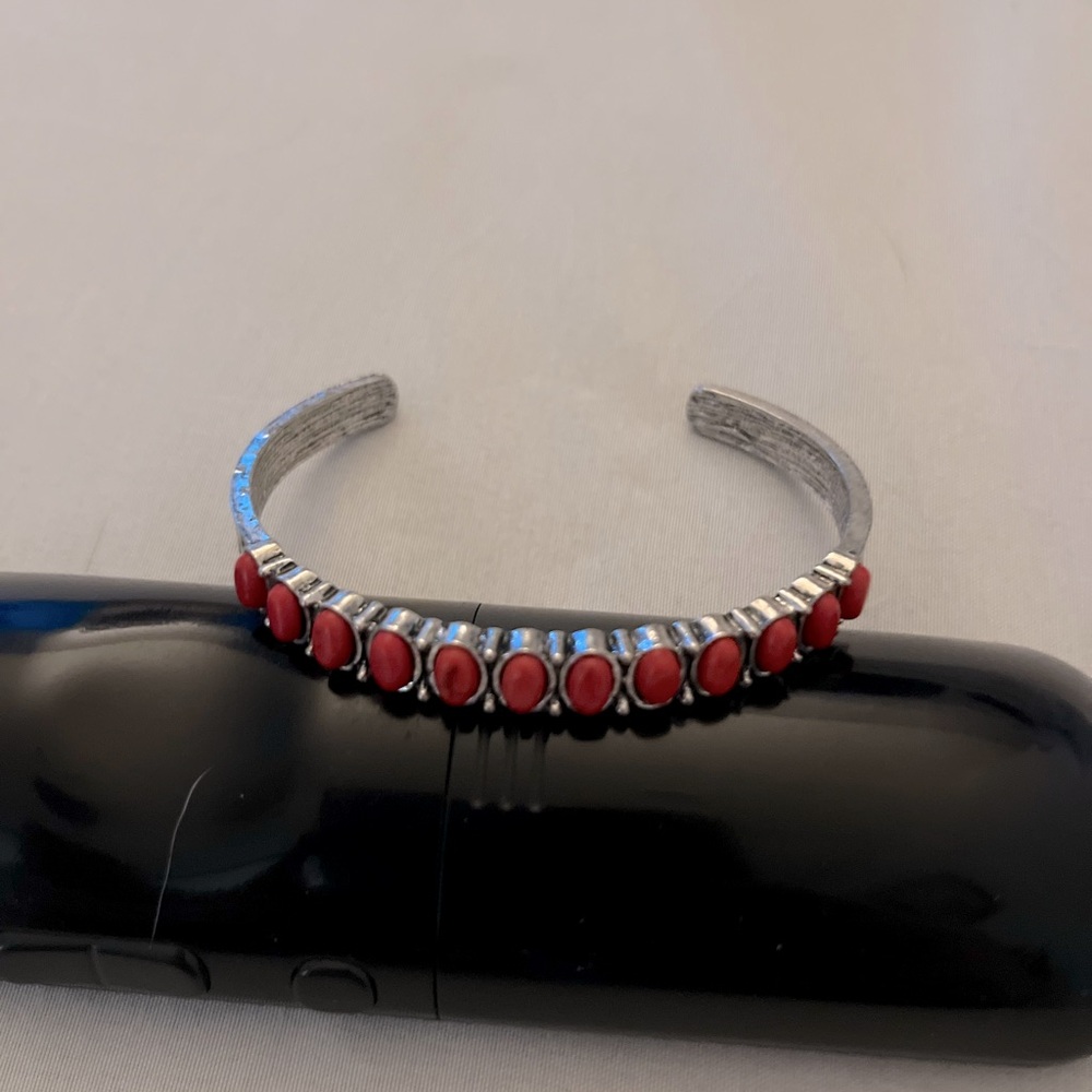 🌹Red and Silver Tone Bangle Bracelet